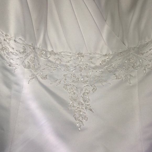 Plus size wedding dress - Picture 3 of 13